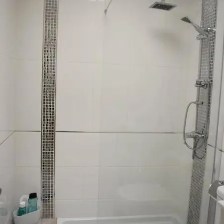 Bungalow En San Eugenio Bajo 阿德耶