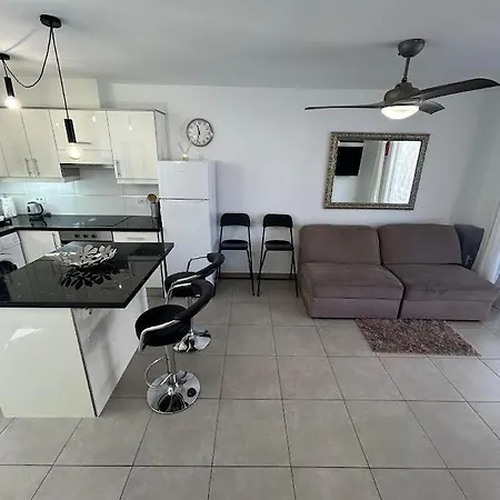 Bungalow En San Eugenio Bajo 阿德耶