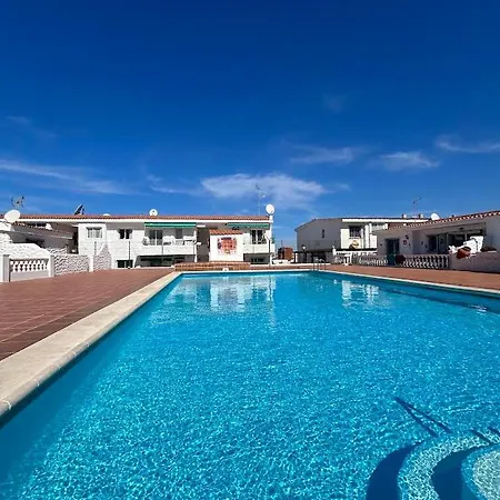 Bungalow En San Eugenio Bajo * 阿德耶